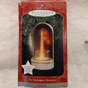 Hallmark Washington Monument 1998 Magic Keepsake Ornament